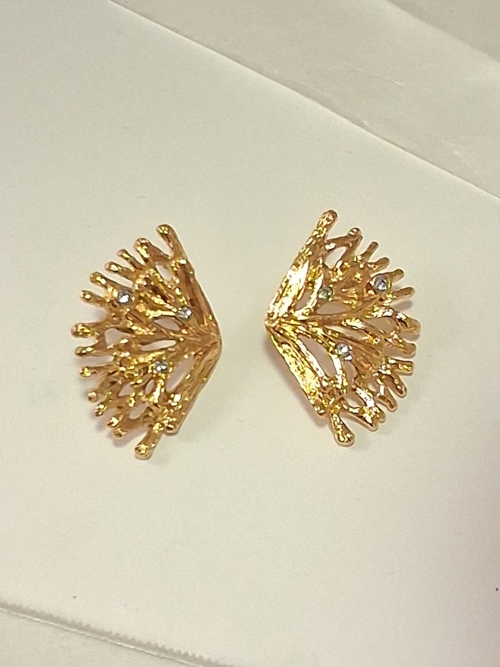 Avon | 1989 | "Coral Reef" |  Post-back Earrings